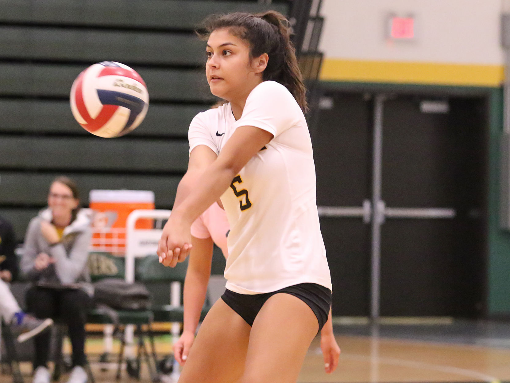 Lindbergh vs. Oakville volleyball